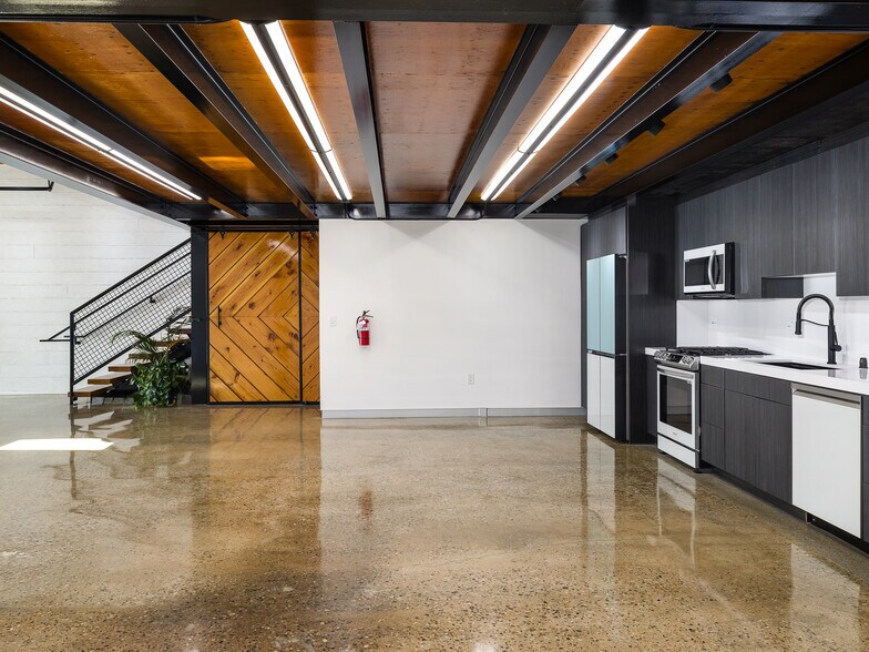 More Photos Of 131 Eucalyptus Dr, El Segundo Office For Lease