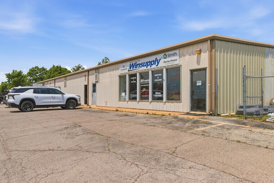 Primary Photo Of 1015 Preacher Roe Blvd, West Plains General Retail For Sale