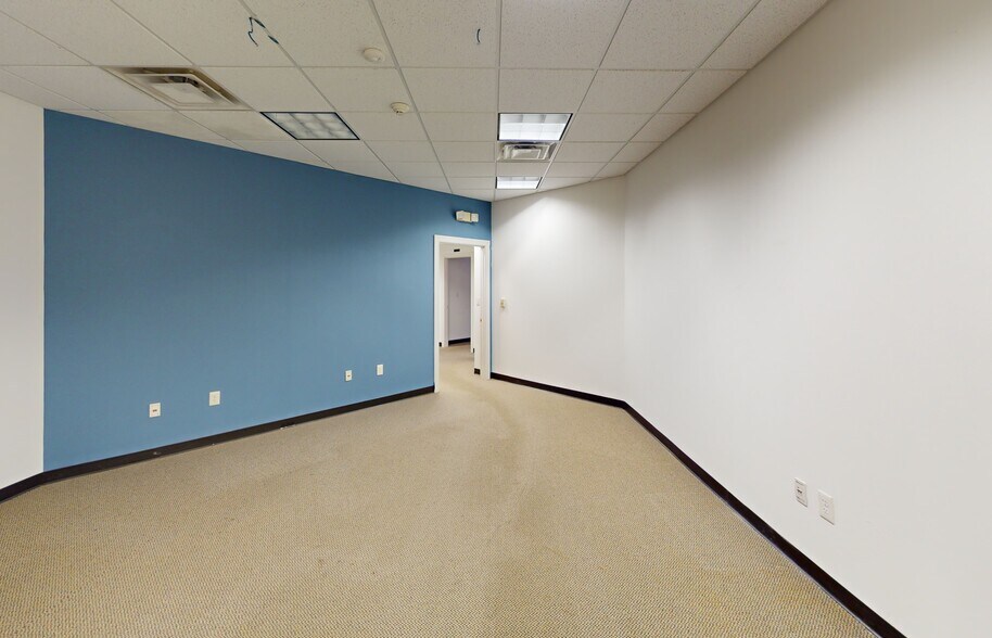 More Photos Of 192 Summerfield Ct, Troutville Office For Sale