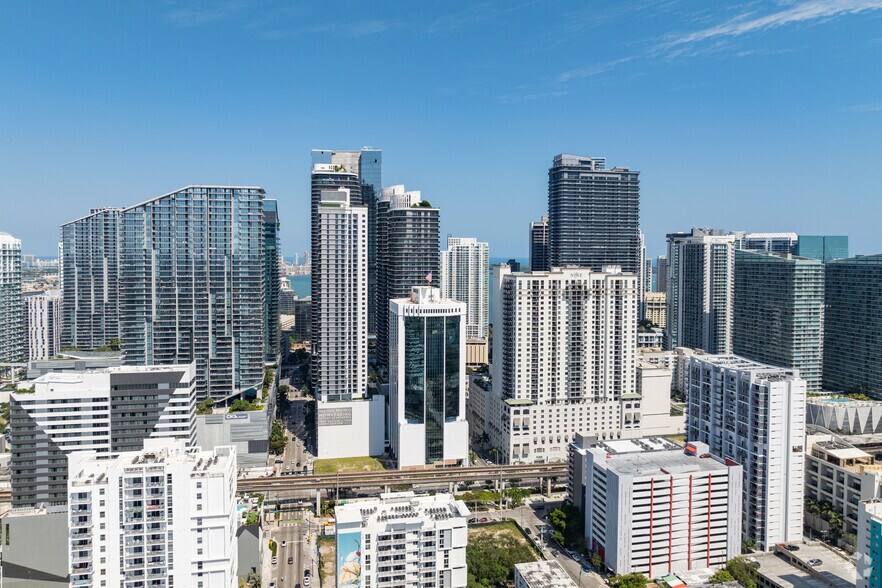 More Photos Of 80 SW 8th St, Miami Office For Lease