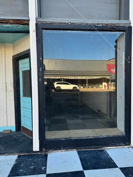 More Photos Of 221 S Main St, Mcgregor Storefront Retail Office For Sale
