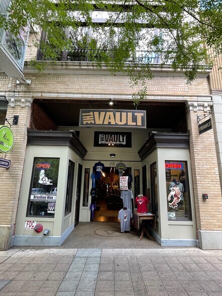 More Photos Of 213 N Main St, Greenville Storefront Retail Office For Lease