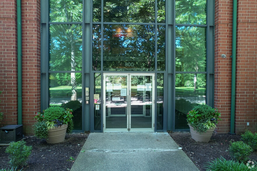 More Photos Of 800 Waterfront Dr, Pittsburgh Office For Lease