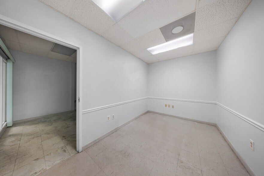 More Photos Of 2901 NW 17th Ave, Miami Office For Sale