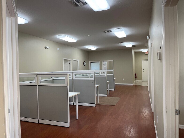 More Photos Of 1708-1718 Lexington Green Ln, Sanford Medical For Sale
