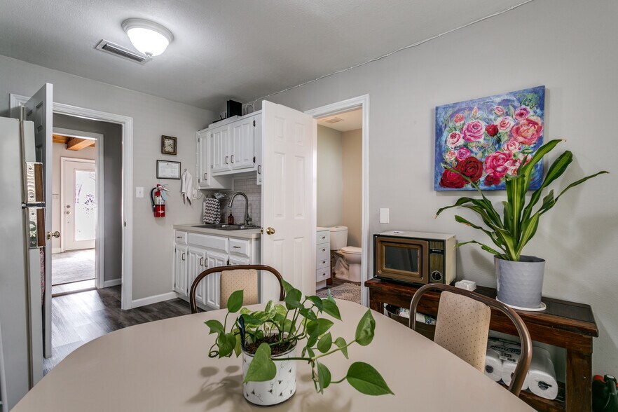 More Photos Of 725 W Purnell Rd, Lewisville Office Residential For Lease
