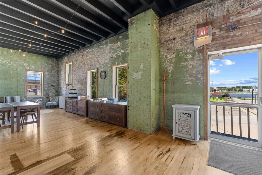 More Photos Of 203 Ellis St, Kewaunee Office For Sale