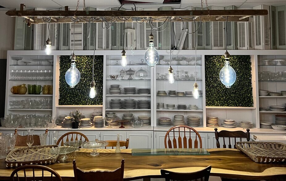 More Photos Of 302 Williams St, Fayetteville Flex For Sale