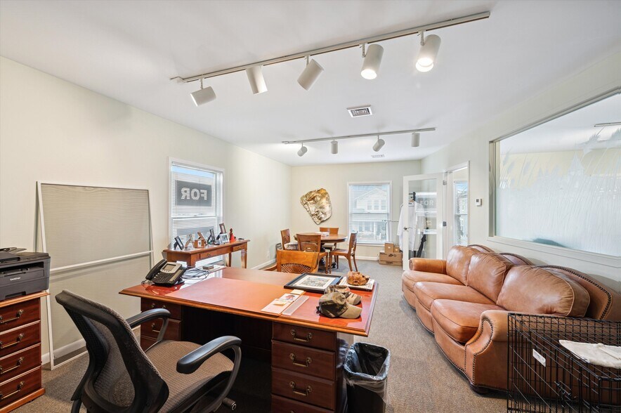 More Photos Of 28 Cameron St, Southampton Freestanding For Sale