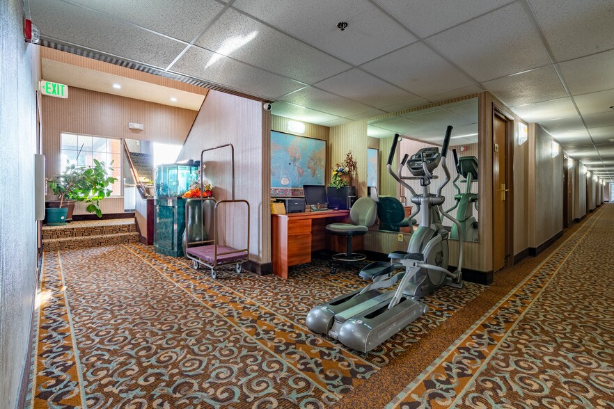 More Photos Of 1202 W Kansas Ave, Garden City Hotel For Sale
