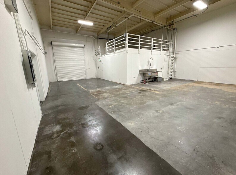 More Photos Of 250 S Maple Ave, South San Francisco Warehouse For Lease