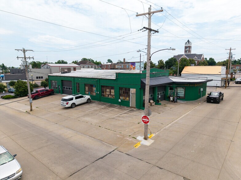 More Photos Of 119 N Jackson St, Perryville General Retail For Sale