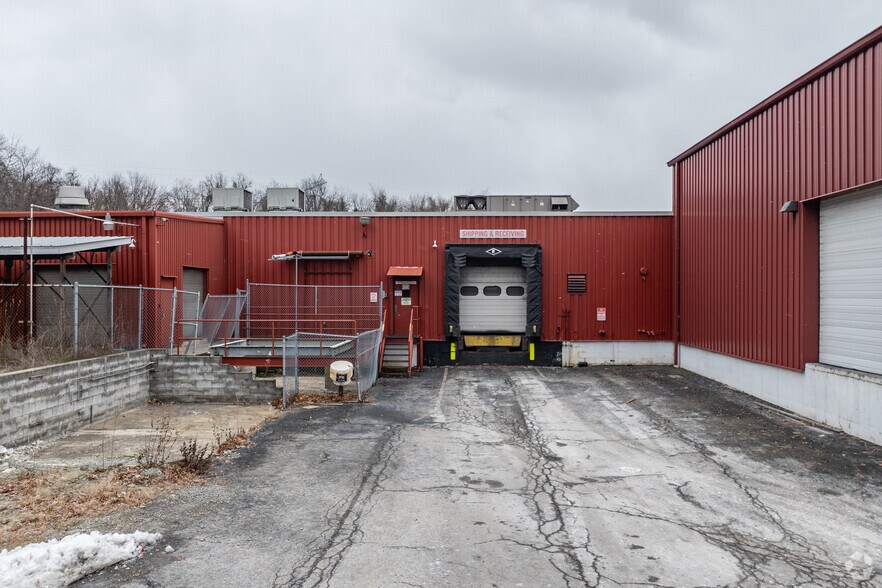 More Photos Of 1576 Arona Rd, Irwin Warehouse For Sale