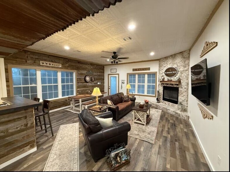 More Photos Of 311 Old Mill Rd, Rhome Restaurant For Sale
