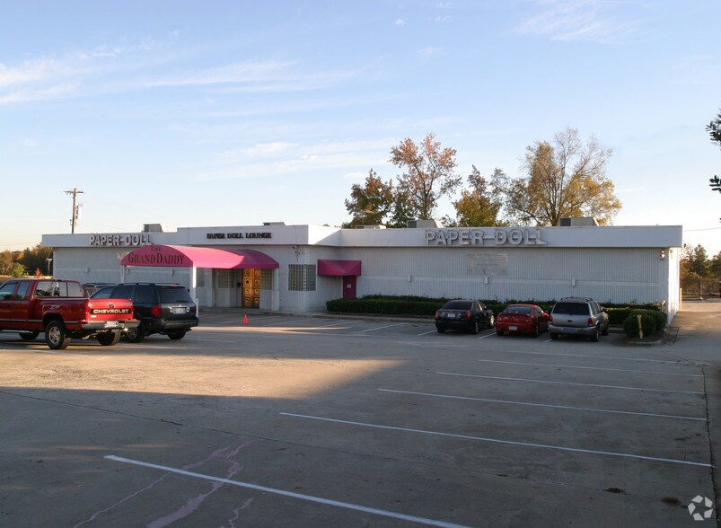 More Photos Of 3221 Wilkinson Blvd, Charlotte Bar For Sale