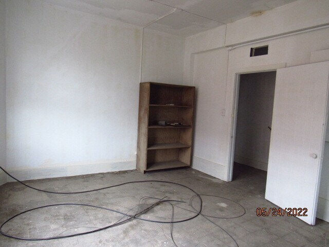 More Photos Of 301 N Washington St, Ardmore Distribution For Sale