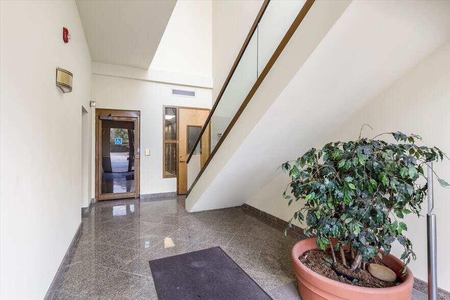More Photos Of 308 Main St, Fort Lee Office For Lease