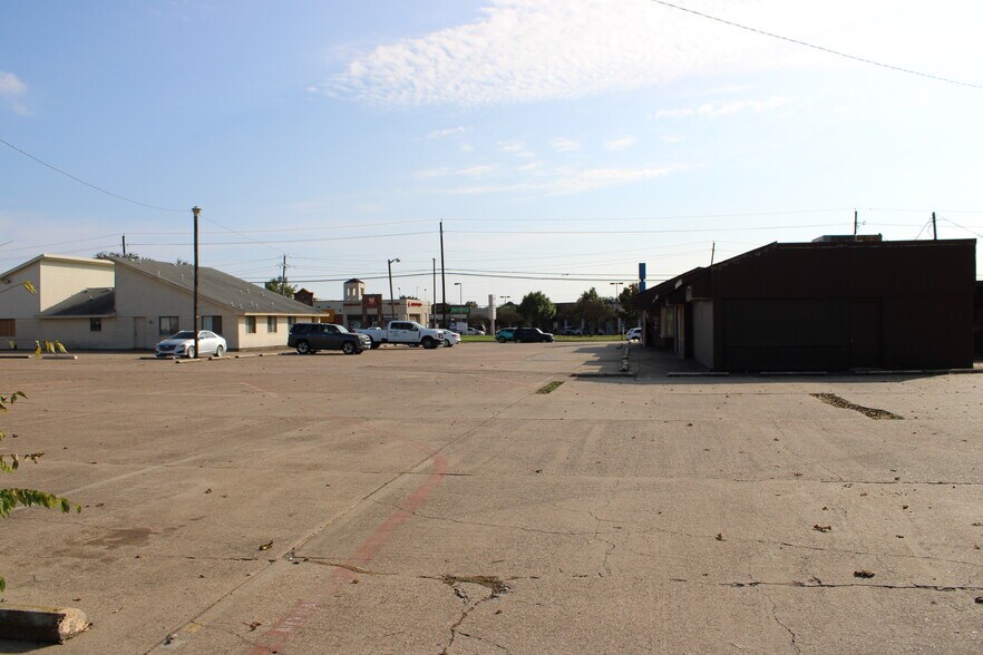 More Photos Of 1109 E Pleasant Run Rd, DeSoto Restaurant For Sale