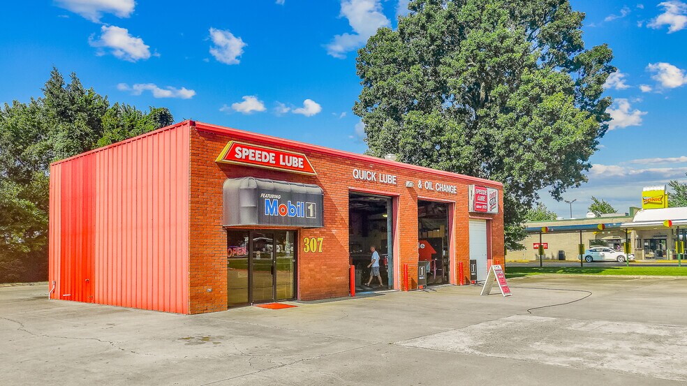 Primary Photo Of 307 W Hudson Rd, Rogers Auto Repair For Sale