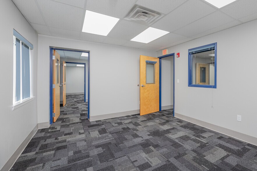 More Photos Of 411 Commerce Ln, West Berlin Medical For Sale