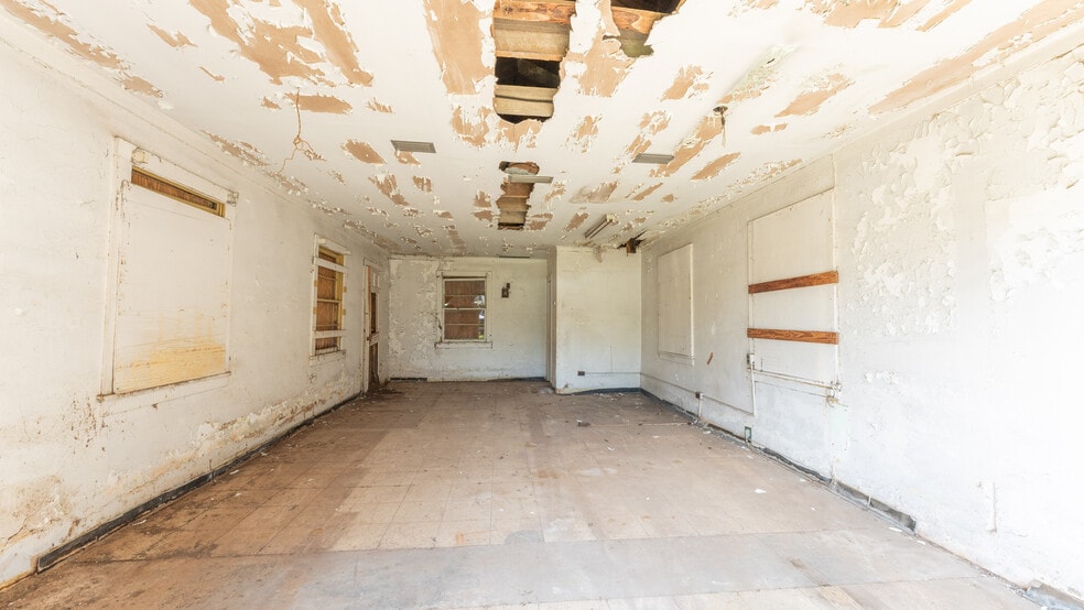 More Photos Of 134 Castleberry st, Pelham Warehouse For Sale