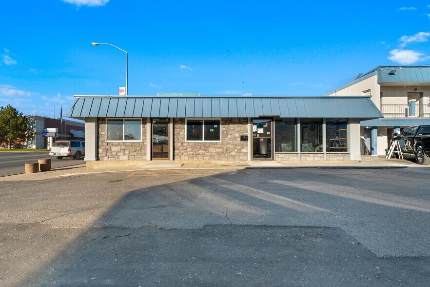 More Photos Of 590 W Main St, Vernal Hotel For Sale