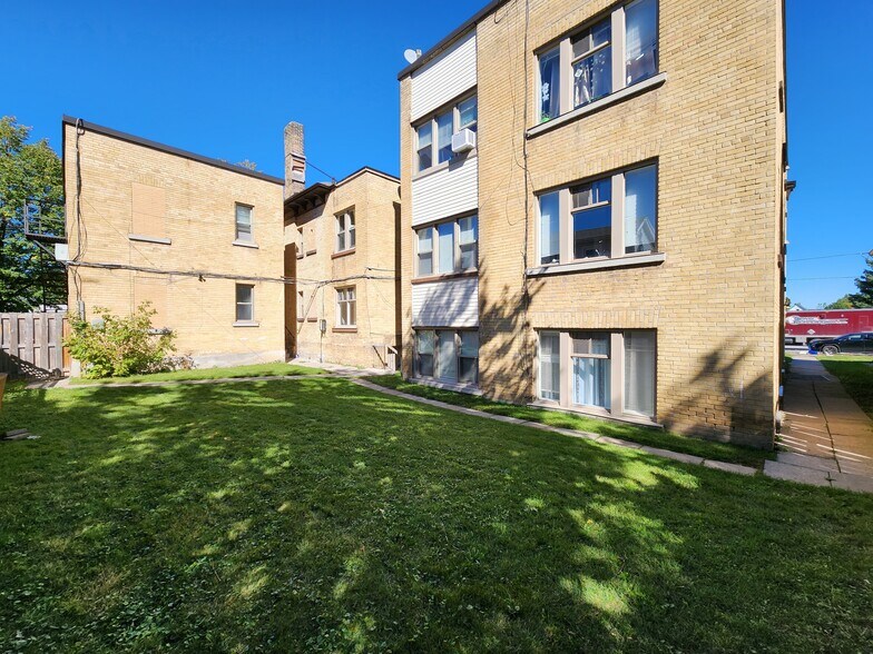 More Photos Of 170 Simcoe St S, Oshawa Apartments For Sale