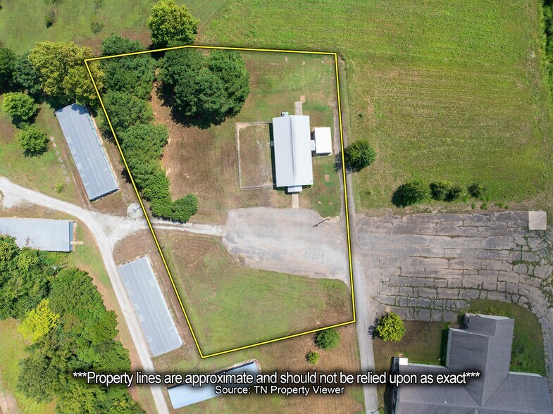 More Photos Of 10366 Highway 100, Scotts Hill Flex For Sale