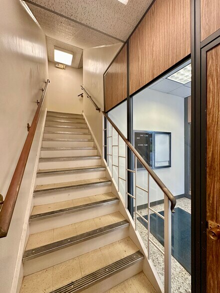 More Photos Of 8 Lester St, Martinsville General Retail For Sale