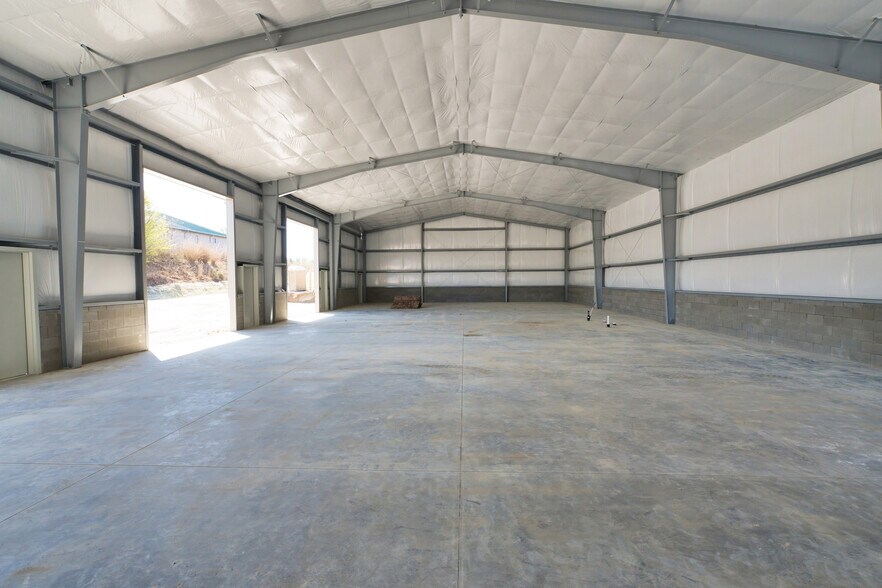 More Photos Of 985 Upward Rd, Flat Rock Warehouse For Lease