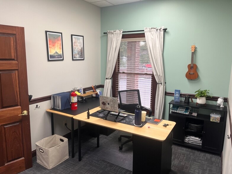 More Photos Of 2495 S Walnut Street Pike, Bloomington Office Residential For Lease