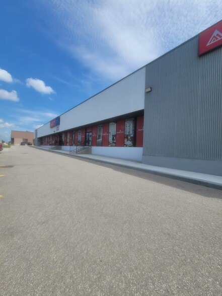 More Photos Of 1275 Morningside Ave, Toronto Warehouse For Lease