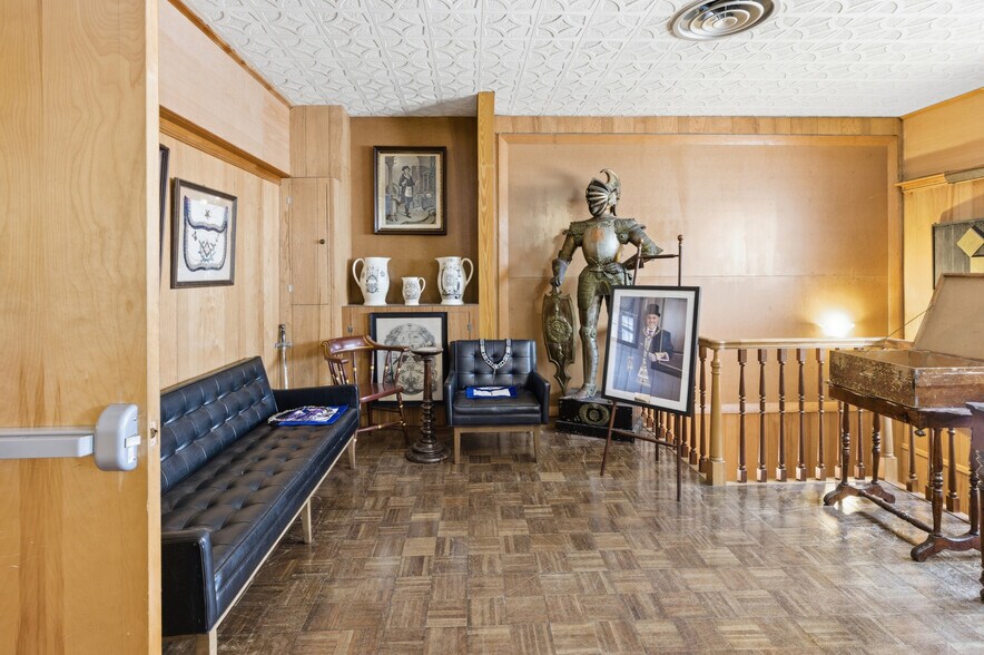 More Photos Of 81 Sprague St, Portsmouth Specialty For Sale