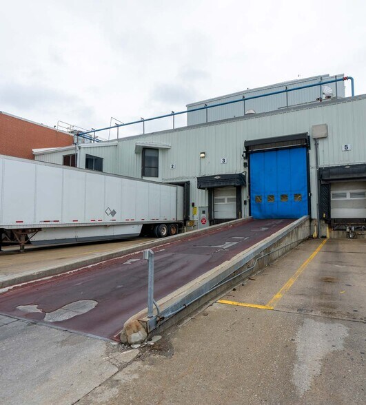 More Photos Of 9601 F St, Omaha Food Processing For Sale
