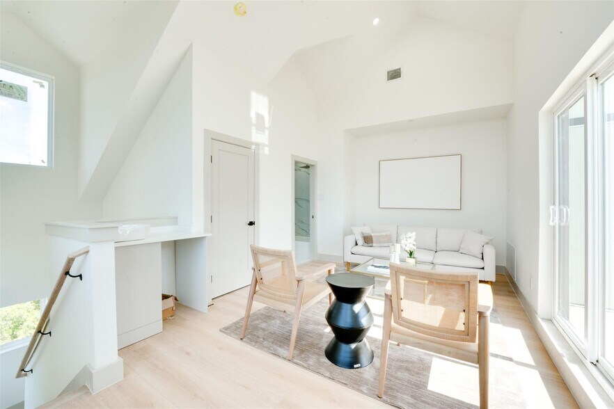 More Photos Of 512 N Lancaster Ave, Dallas Apartments For Sale