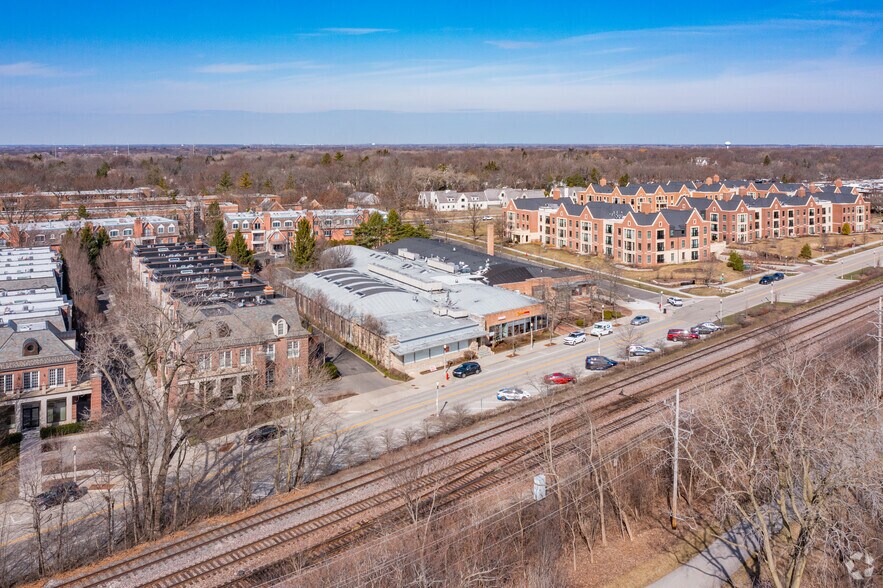 More Photos Of 1044 N Western Ave, Lake Forest Office For Lease