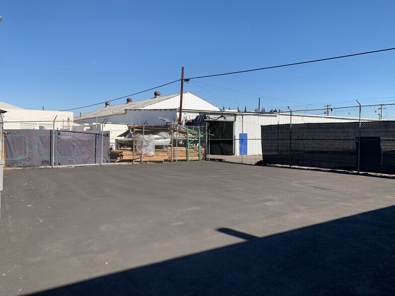 More Photos Of 10872 Stanford Ave, Lynwood Manufacturing For Lease