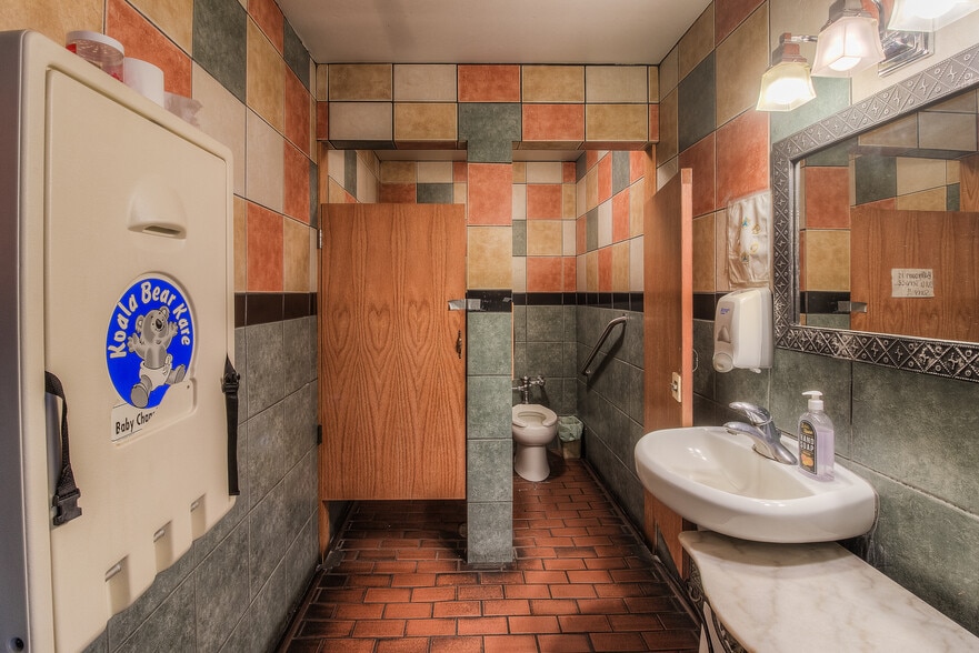 More Photos Of 822 N 1st St, Yakima Restaurant For Sale