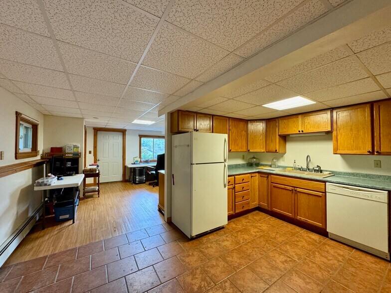 More Photos Of 382 Water St, Guilford Hotel For Sale