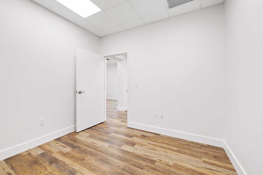 More Photos Of 2465 Mercer Ave, West Palm Beach Office For Sale