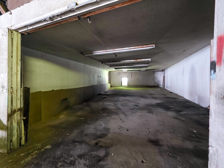 More Photos Of 1440 Gulfway Dr, Winnie Showroom For Sale