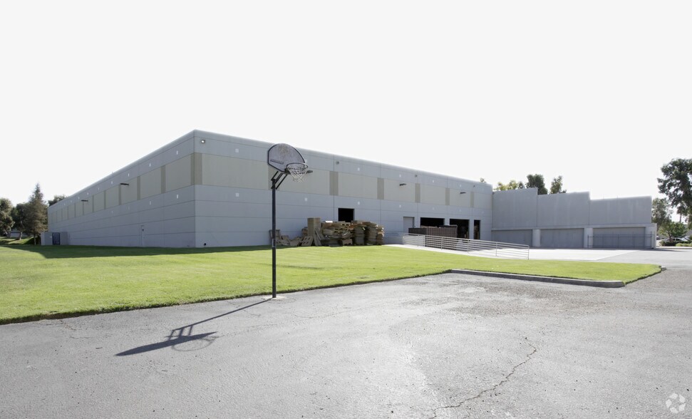 More Photos Of 625 Columbia St, Brea Warehouse For Sale