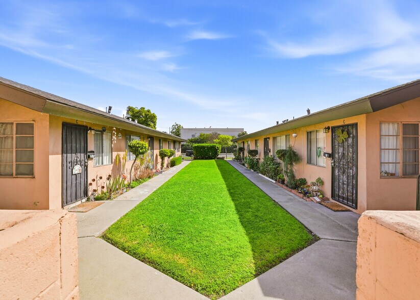 More Photos Of 311-315 S Kroeger St, Anaheim Apartments For Sale