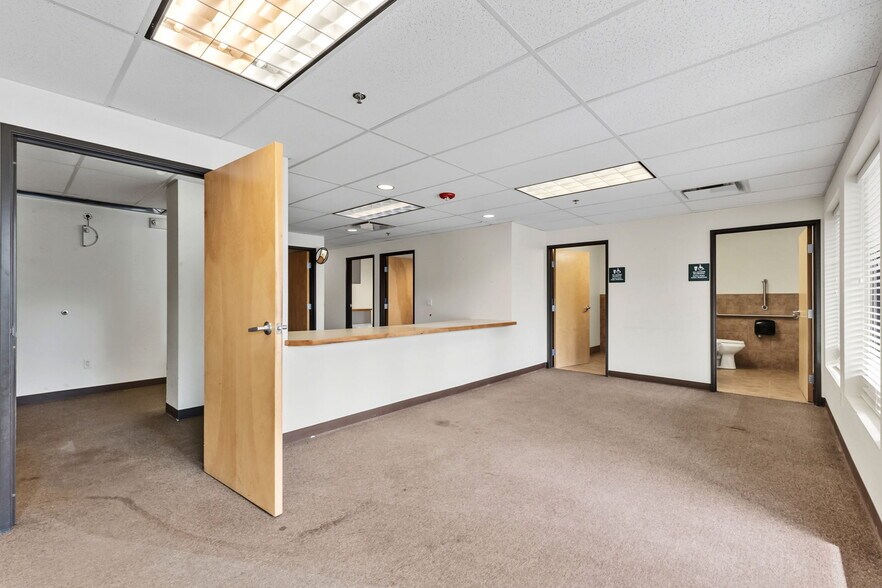 More Photos Of 114 Village Pl, Dillon Office For Lease