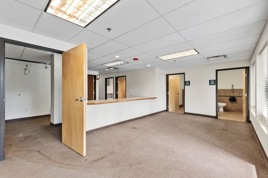 More Photos Of 114 Village Pl, Dillon Office For Lease