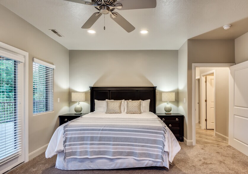 More Photos Of 1101 Zion Park Blvd, Springdale Specialty For Sale