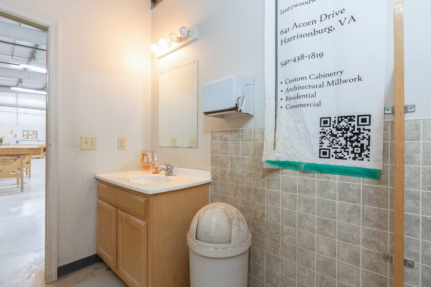 More Photos Of 641 Acorn Dr, Harrisonburg Manufacturing For Sale