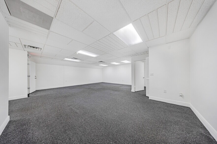 More Photos Of 7452-7466 SW 48th St, Miami Warehouse For Sale