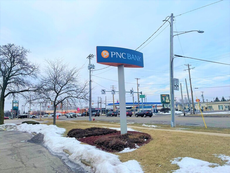 More Photos Of 5826 Lewis Ave, Toledo Bank For Sale