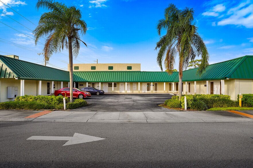 More Photos Of 611 SW Federal Hwy, Stuart Office For Lease
